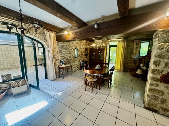 Image No.12-9 Bed House for sale