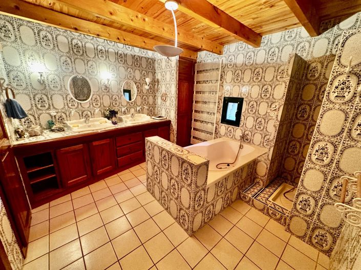 Image No.20-9 Bed House for sale