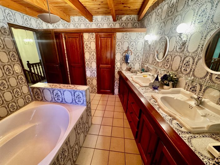Image No.21-9 Bed House for sale