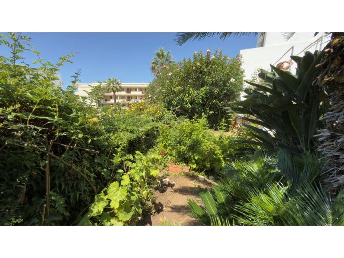 Image No.51-2 Bed House for sale