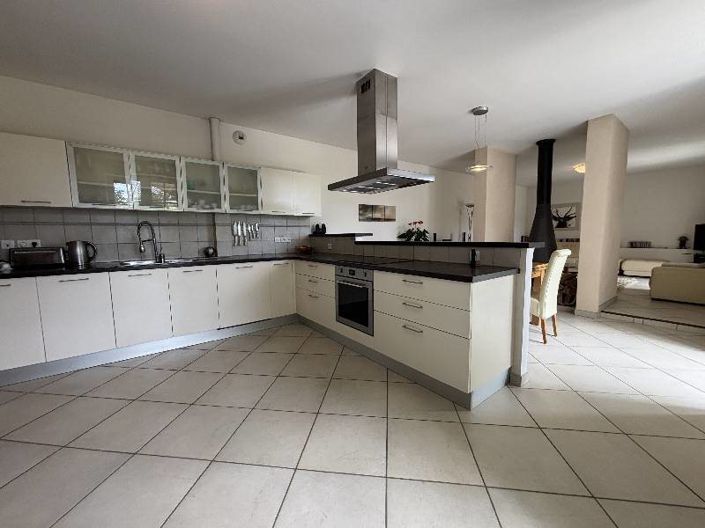 Image No.4-2 Bed House for sale
