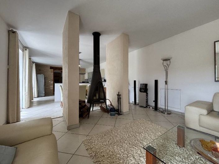Image No.5-2 Bed House for sale