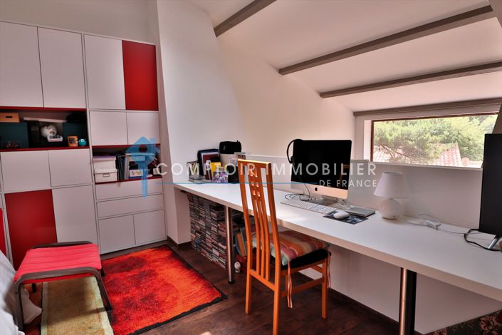 Image No.20-3 Bed House for sale