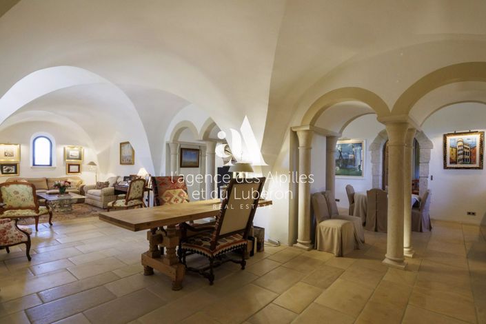 Image No.20-8 Bed House for sale