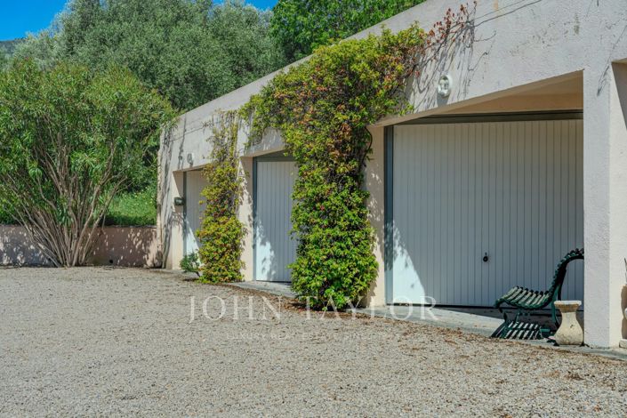 Image No.18-6 Bed House for sale