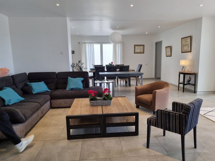 Image No.14-4 Bed House for sale