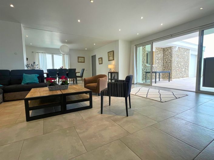 Image No.19-4 Bed House for sale