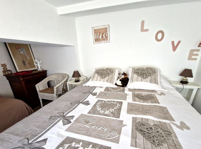 Image No.9-4 Bed House for sale