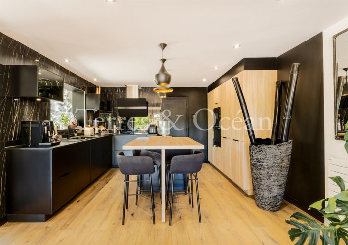 Image No.6-4 Bed House for sale