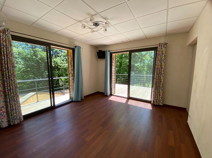 Image No.10-3 Bed House for sale