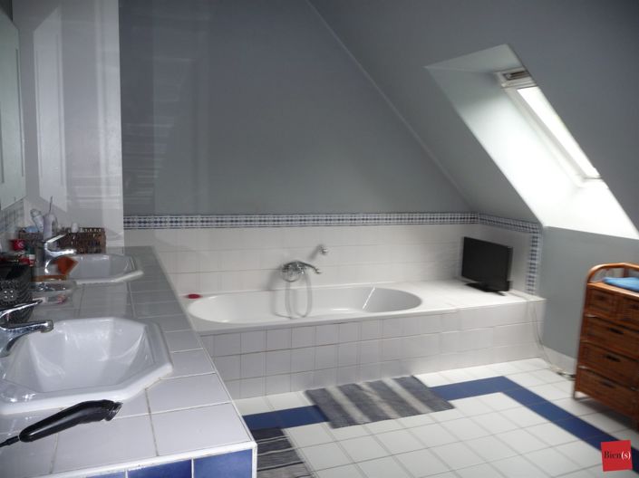 Image No.27-4 Bed Property for sale