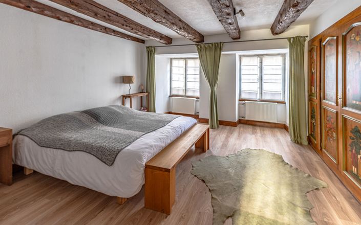 Image No.16-5 Bed Property for sale