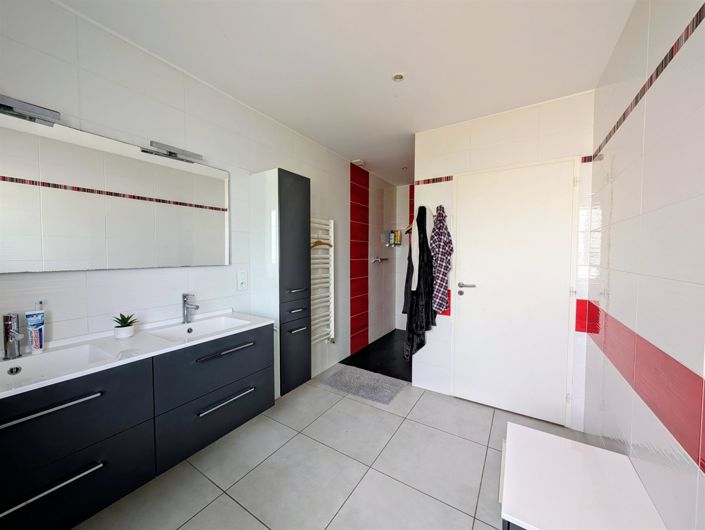Image No.7-3 Bed House for sale