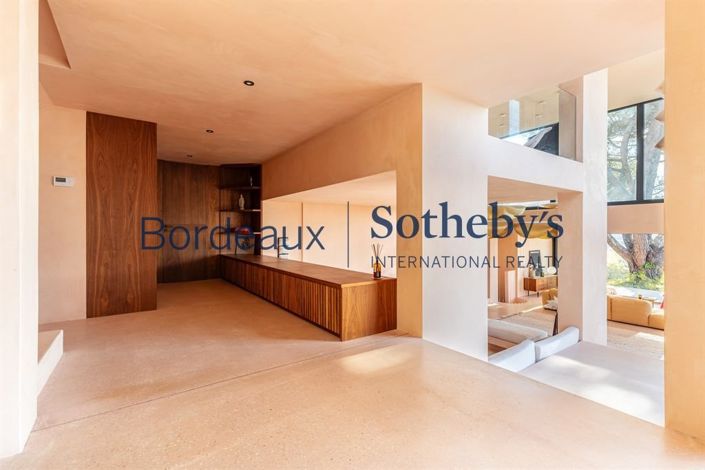 Image No.3-5 Bed House for sale