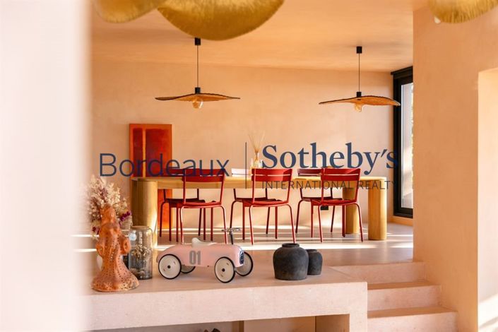 Image No.8-5 Bed House for sale