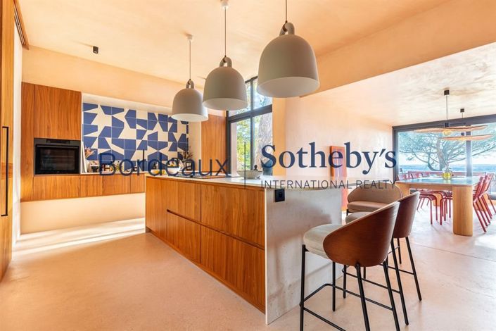 Image No.9-5 Bed House for sale