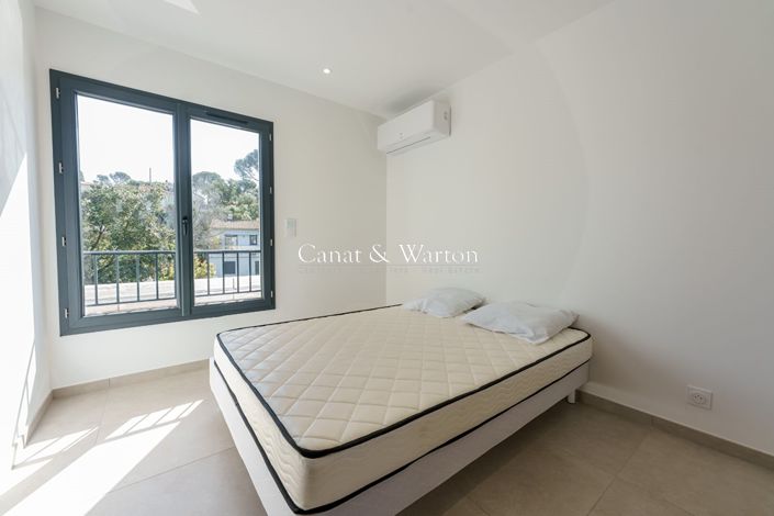 Image No.12-4 Bed House for sale