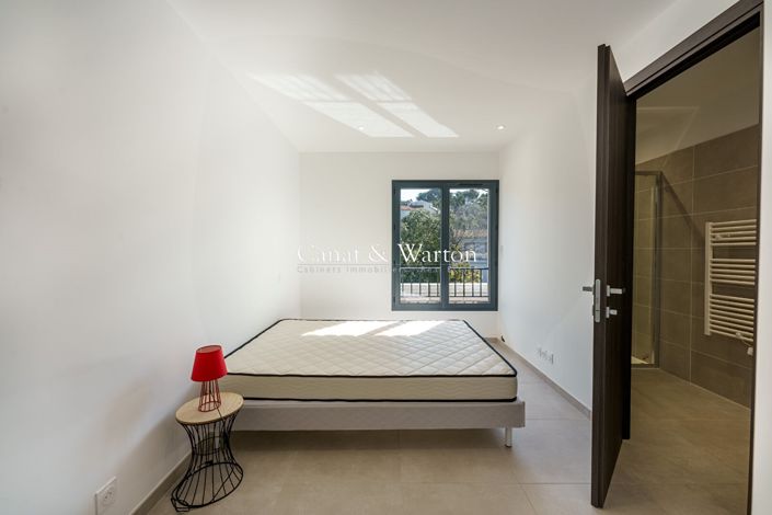 Image No.16-4 Bed House for sale