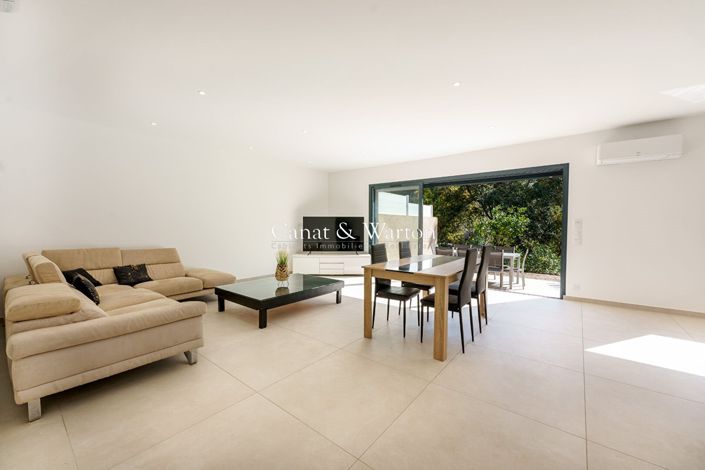Image No.6-4 Bed House for sale