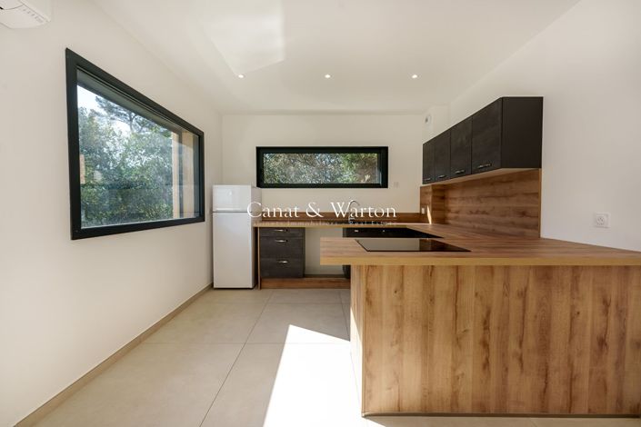 Image No.8-4 Bed House for sale