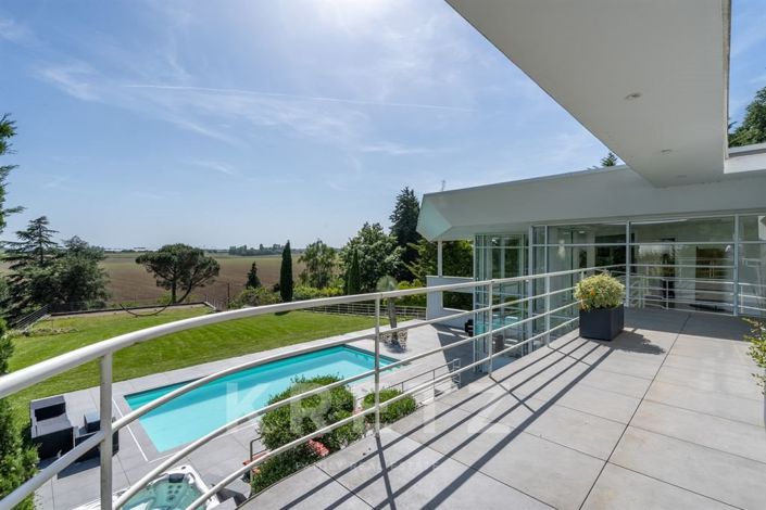 Image No.14-6 Bed House for sale