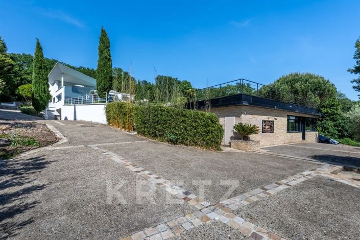 Image No.17-6 Bed House for sale