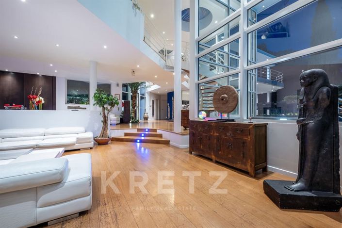 Image No.24-6 Bed House for sale
