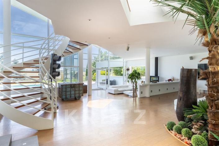 Image No.5-6 Bed House for sale