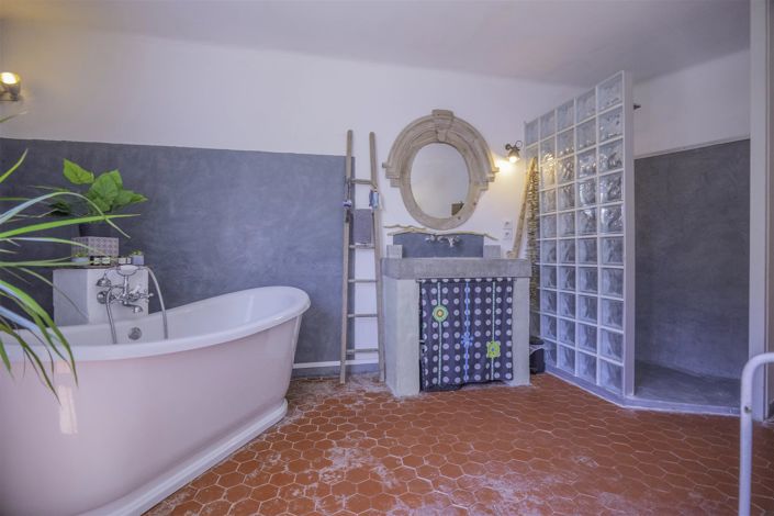 Image No.20-5 Bed House for sale