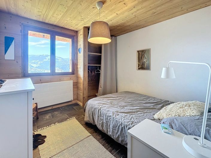 Image No.19-5 Bed House for sale