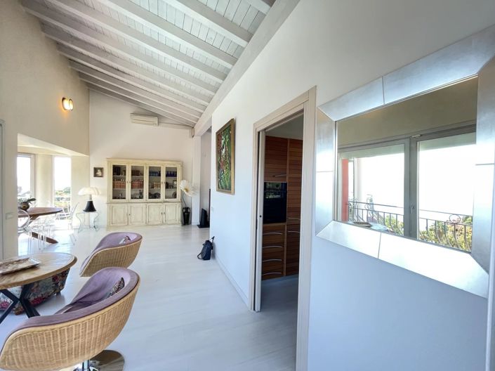 Image No.12-4 Bed House for sale