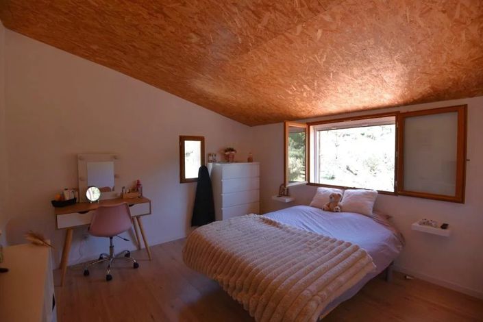 Image No.10-3 Bed House for sale