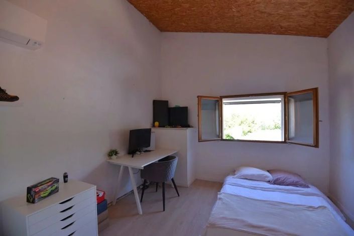 Image No.11-3 Bed House for sale