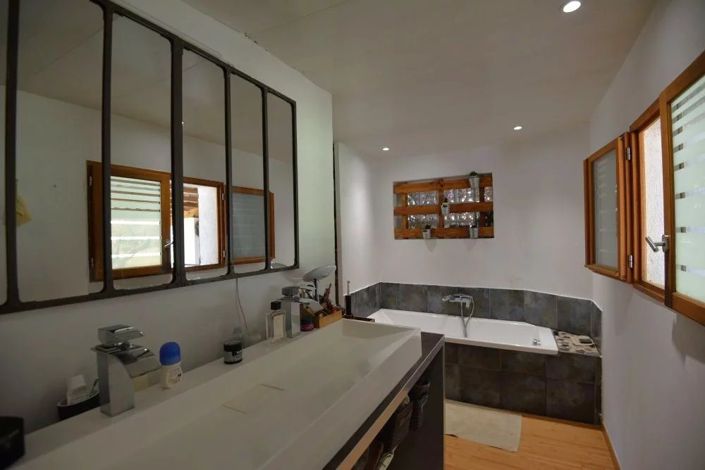 Image No.9-3 Bed House for sale