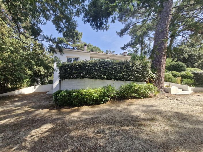 Image No.17-3 Bed House for sale