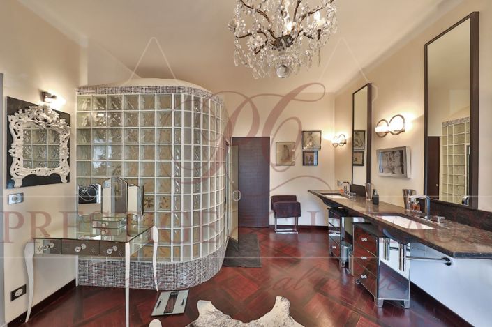Image No.17-5 Bed House for sale