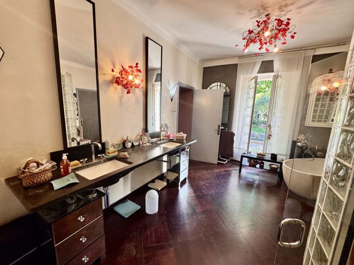 Image No.19-5 Bed House for sale