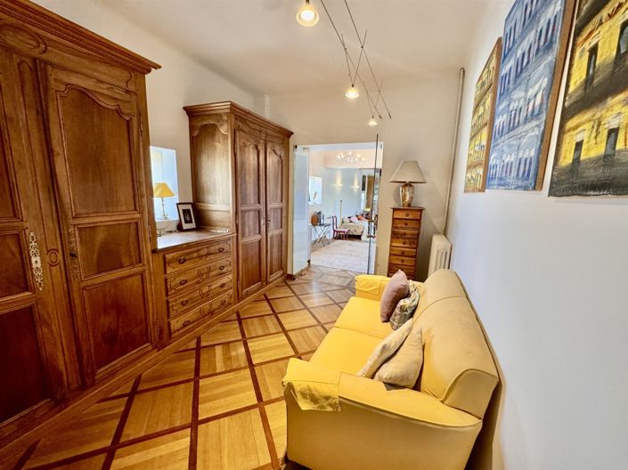 Image No.25-5 Bed House for sale