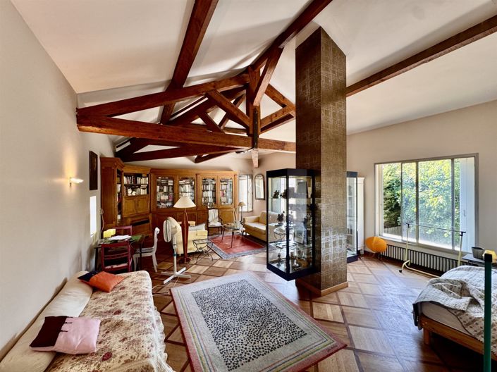 Image No.30-5 Bed House for sale
