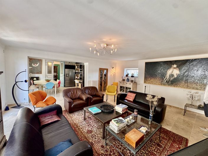 Image No.8-5 Bed House for sale
