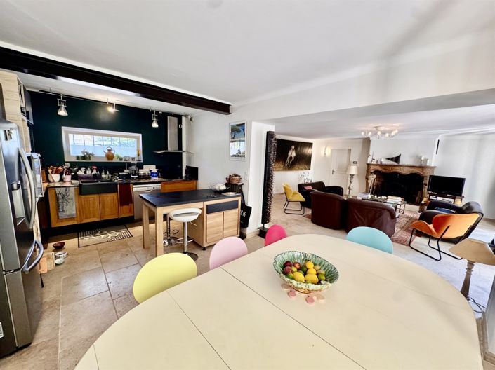 Image No.9-5 Bed House for sale
