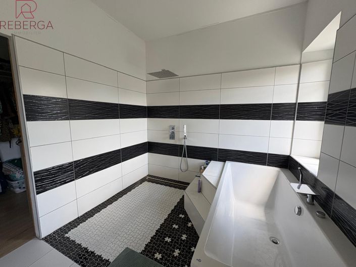 Image No.16-4 Bed House for sale
