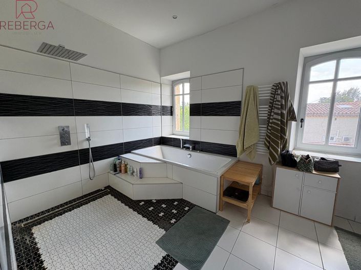 Image No.17-4 Bed House for sale
