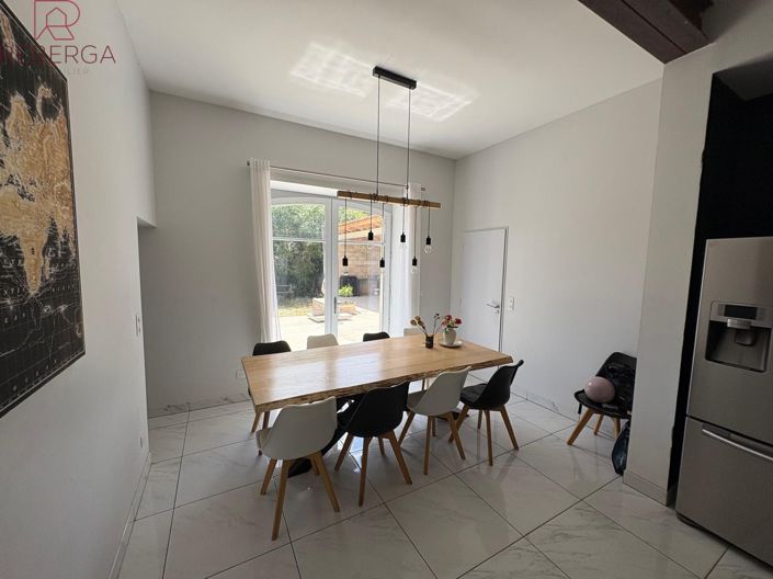 Image No.8-4 Bed House for sale