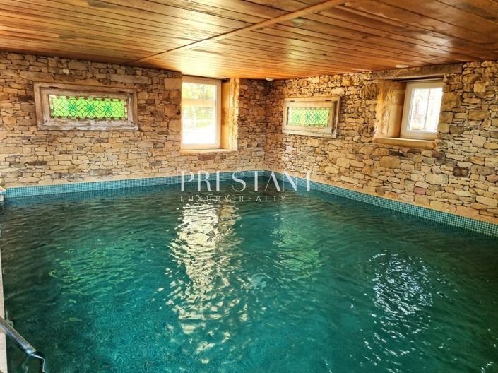 Image No.13-7 Bed Property for sale