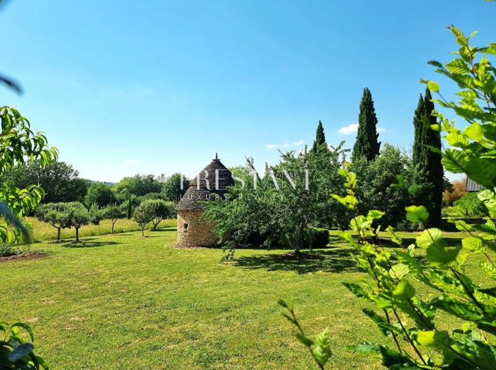 Image No.9-7 Bed Property for sale