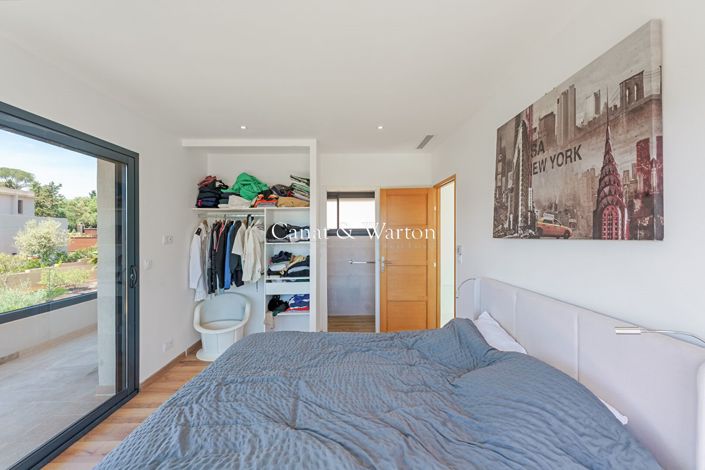 Image No.10-6 Bed House for sale