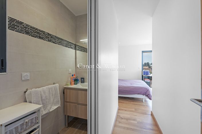 Image No.11-6 Bed House for sale