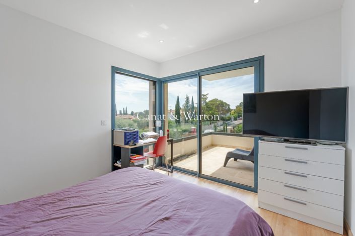 Image No.12-6 Bed House for sale