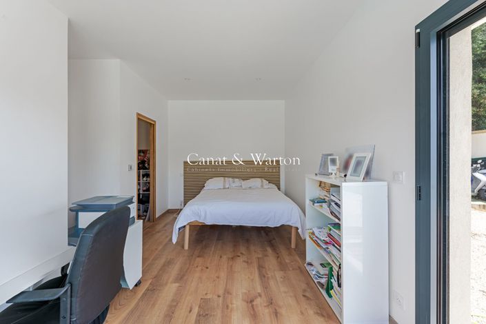 Image No.13-6 Bed House for sale